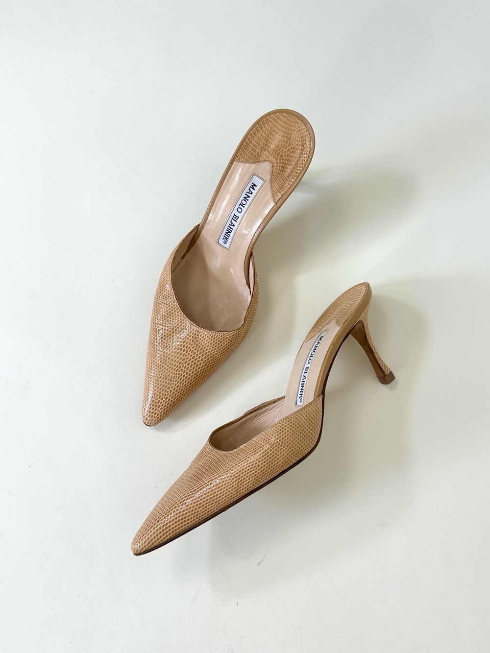 Vintage Manolo Blahnik Tan Lizard-Embossed Pointed Toe Mule Kitten Heels